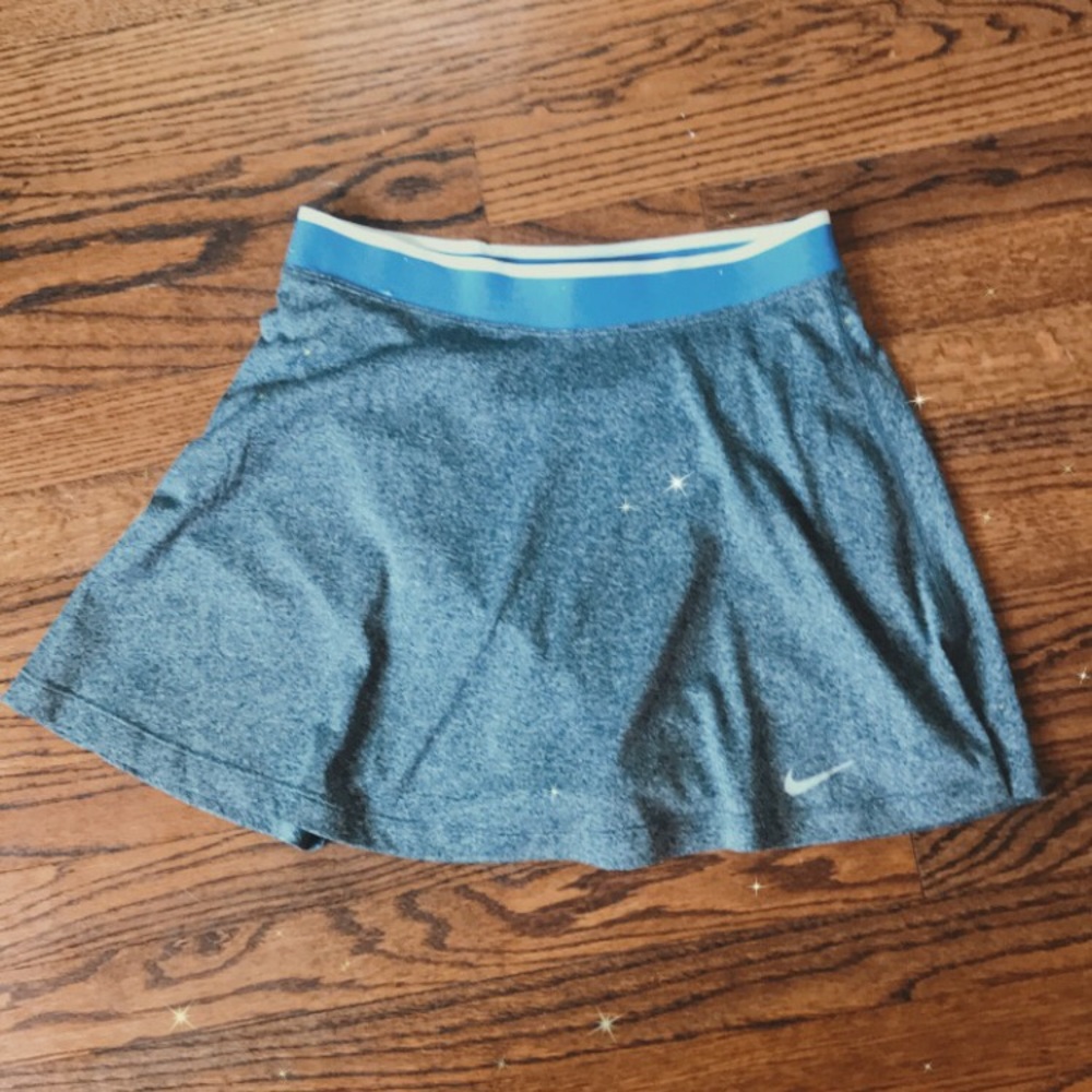 NIKE TENNIS SKORT